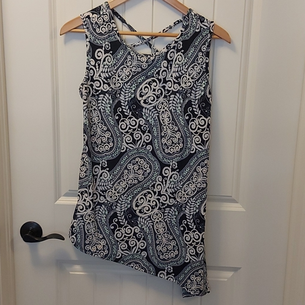 Sleeveless shirt